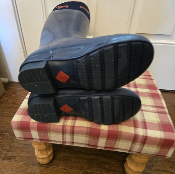 Emily Bond Tremont Willie Tall Muck boot in navy and red, size 7 women's - Picture 4 of 5